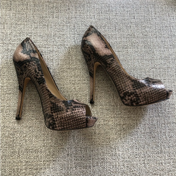 Aldo platform peep toe heels. - Picture 2 of 3